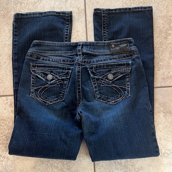 Silver Jeans - Picture 3 of 5